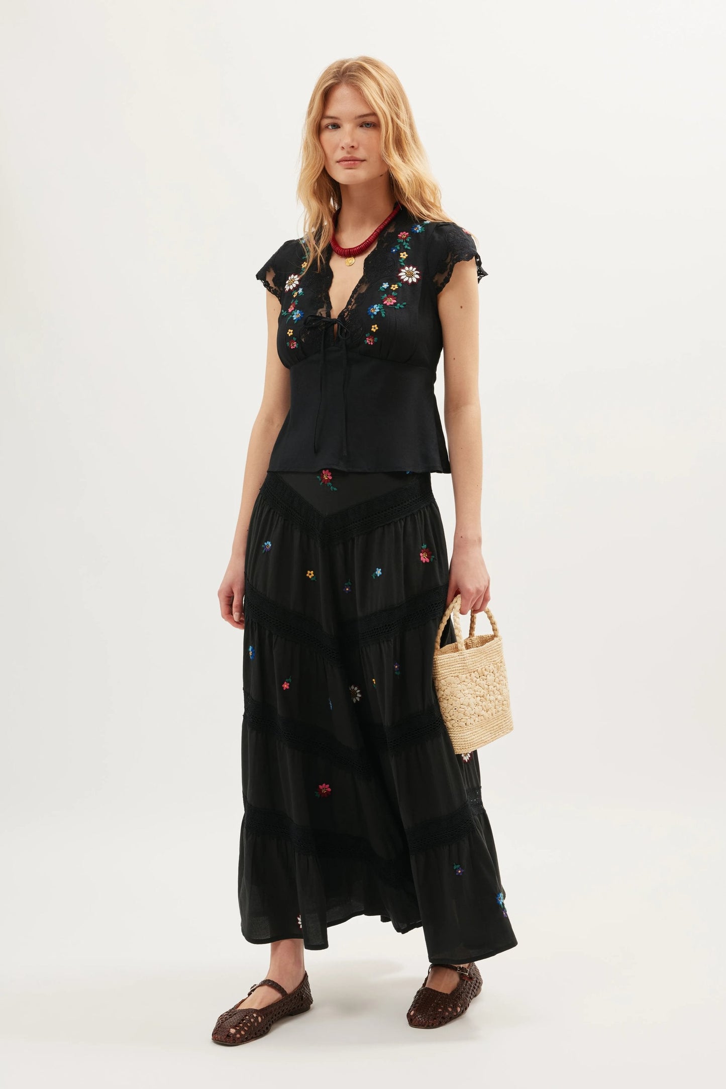 Elaine - Daisy Sun Embroidery Black