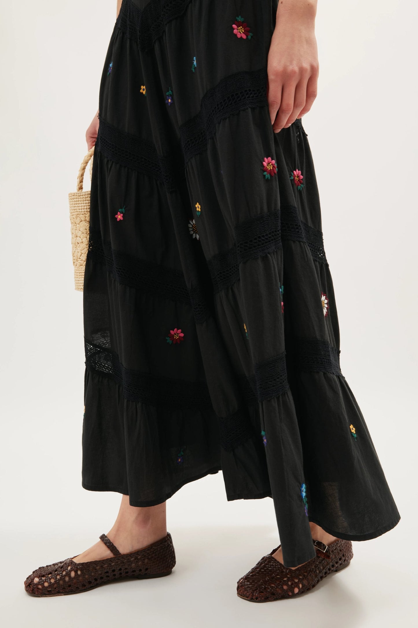 Sigrid - Daisy Sun Embroidery Black