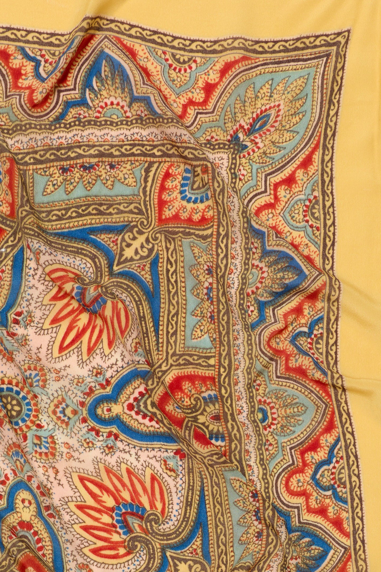 Menno  -  Paisley Golden