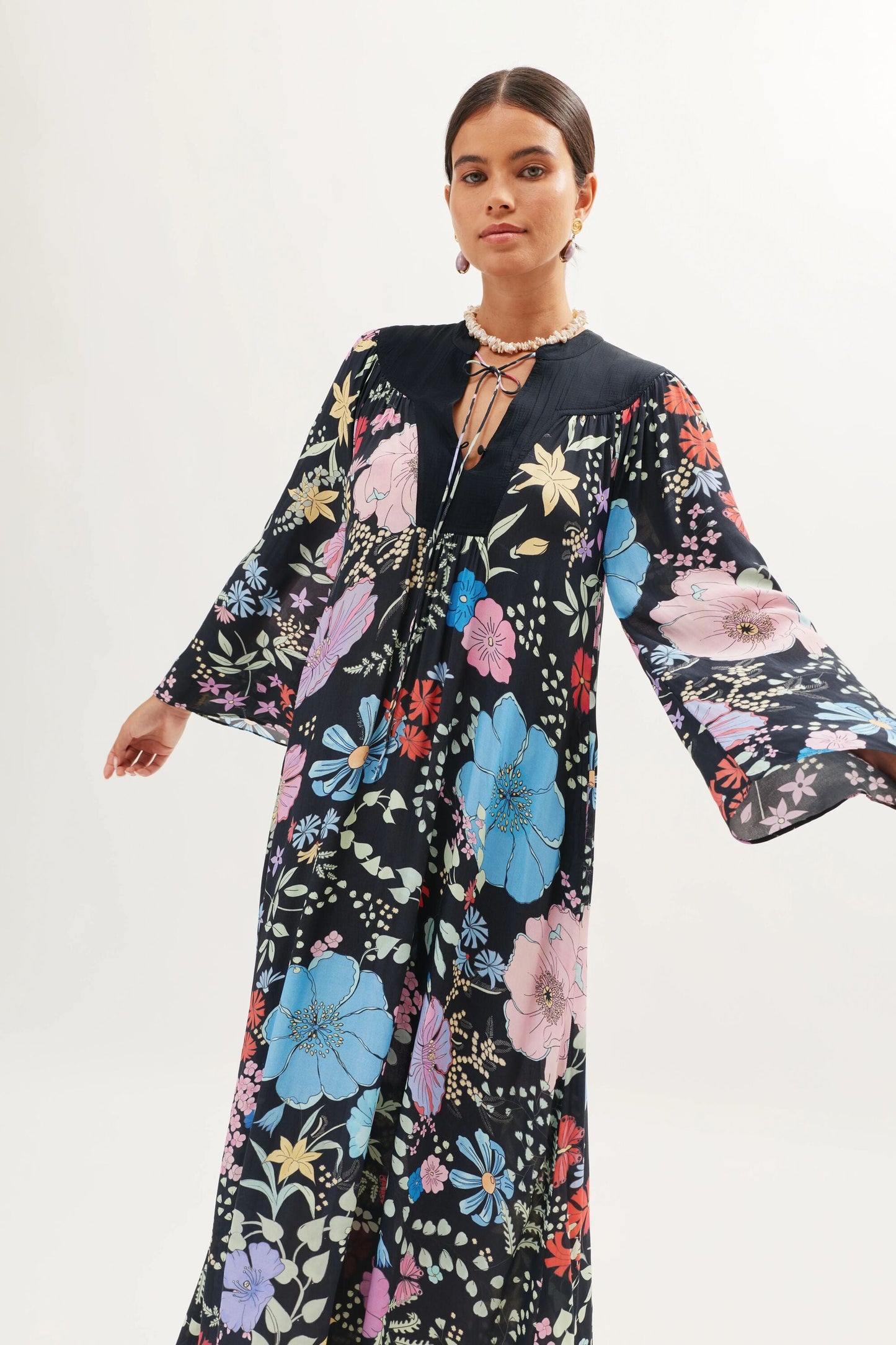Lucilla  -  Bhatia Floral Black