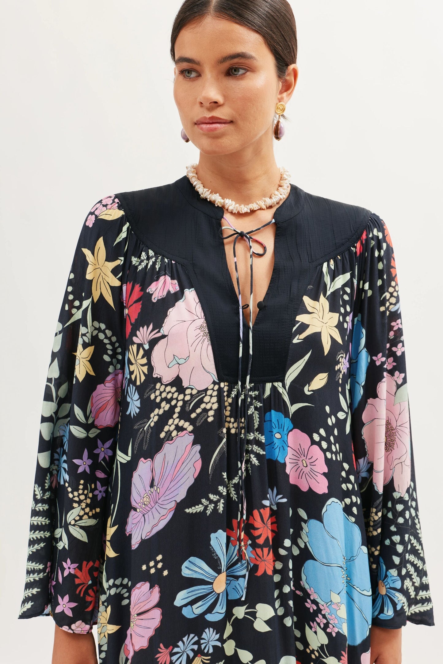 Lucilla  -  Bhatia Floral Black