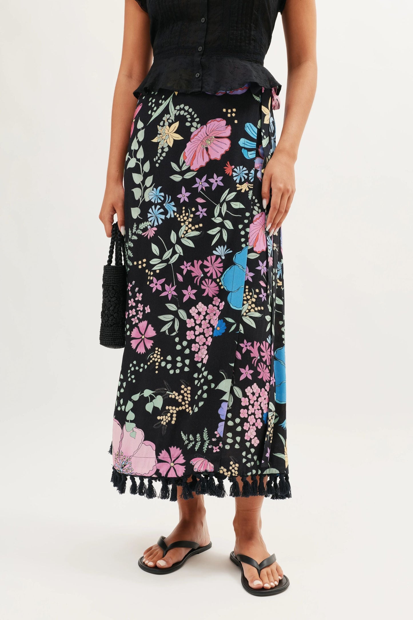 Parisa  -  Bhatia Floral Black