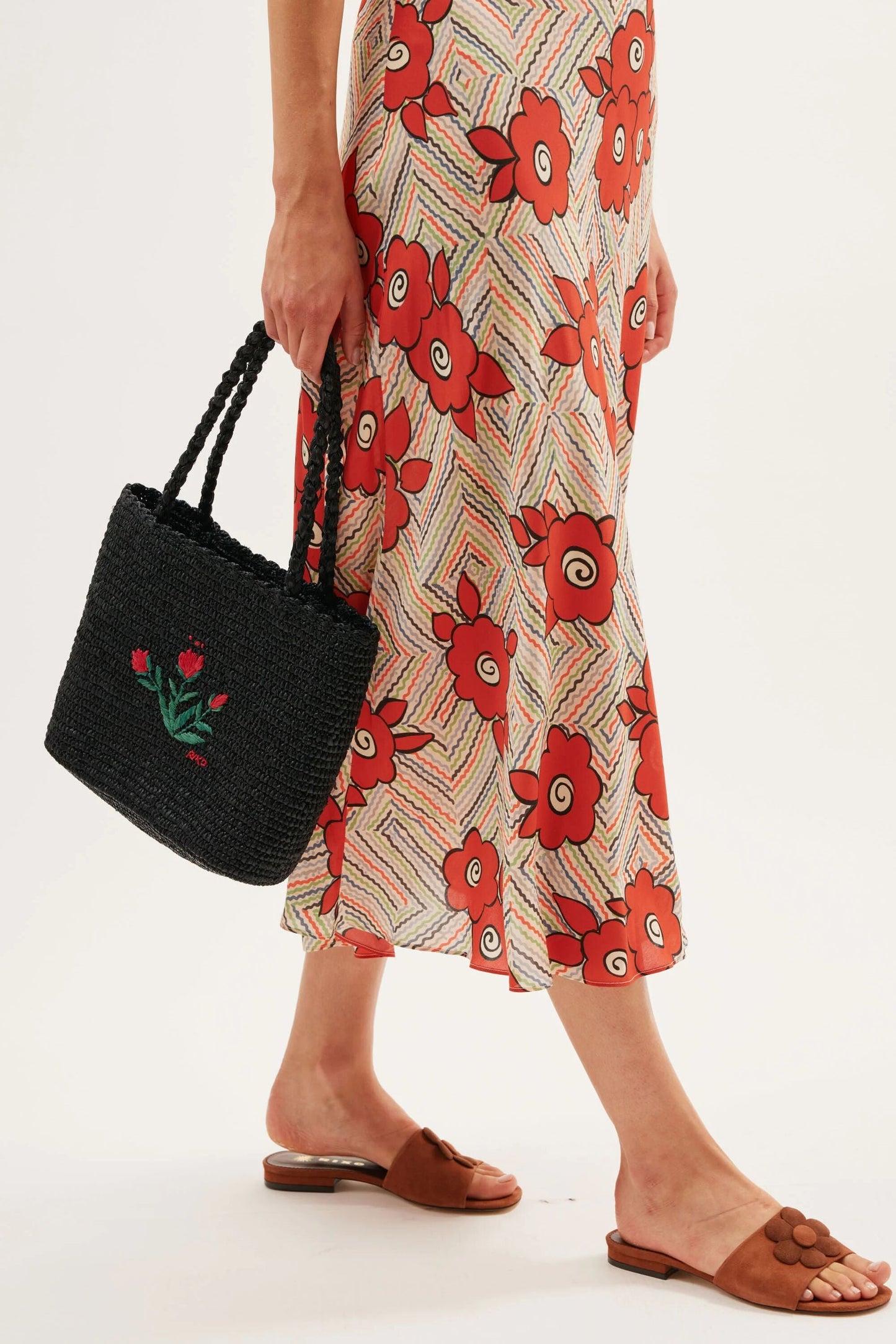 Nilani - Rose Floral Embroidery Black