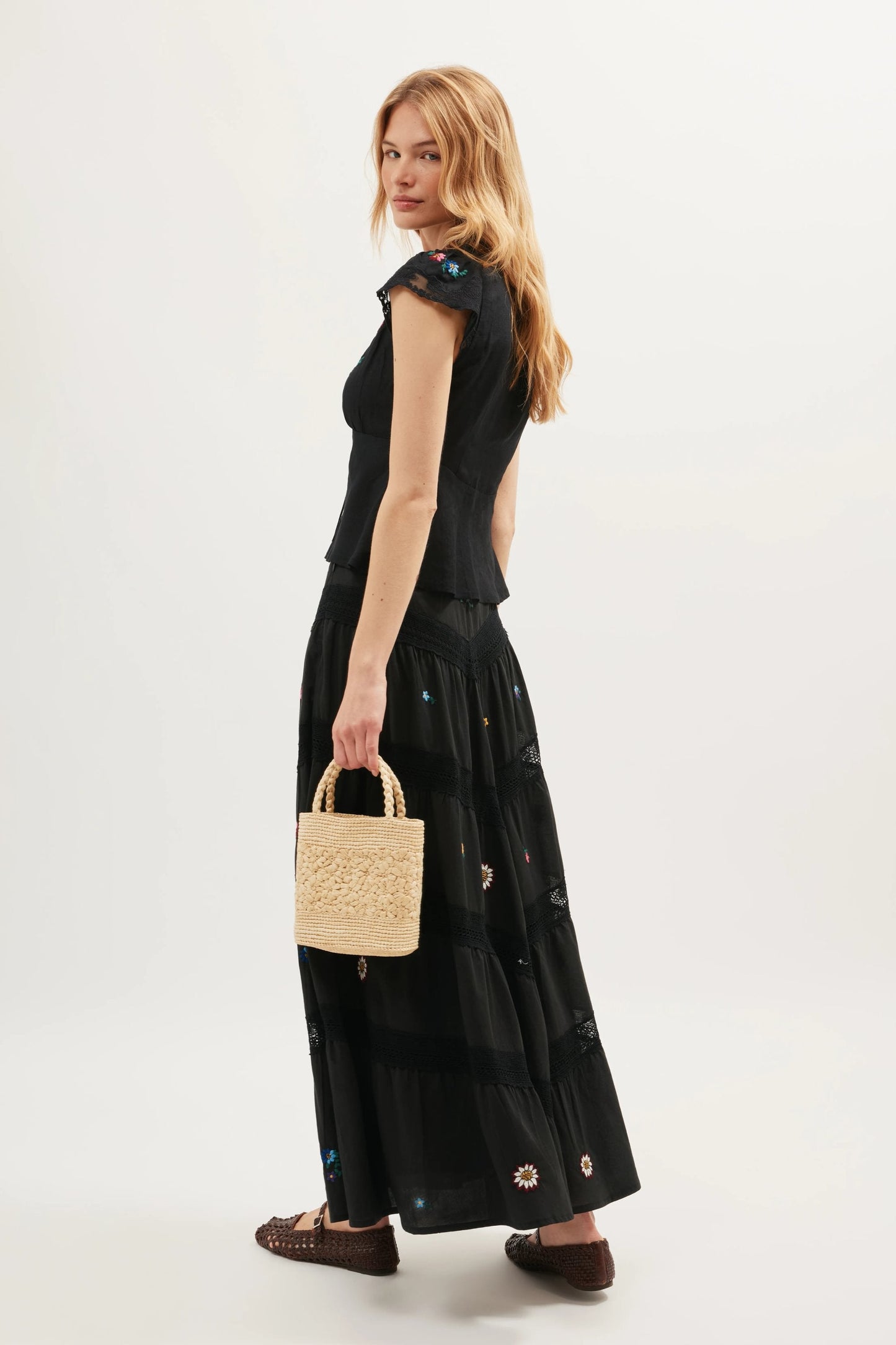 Sigrid  -  Daisy Sun Embroidery Black