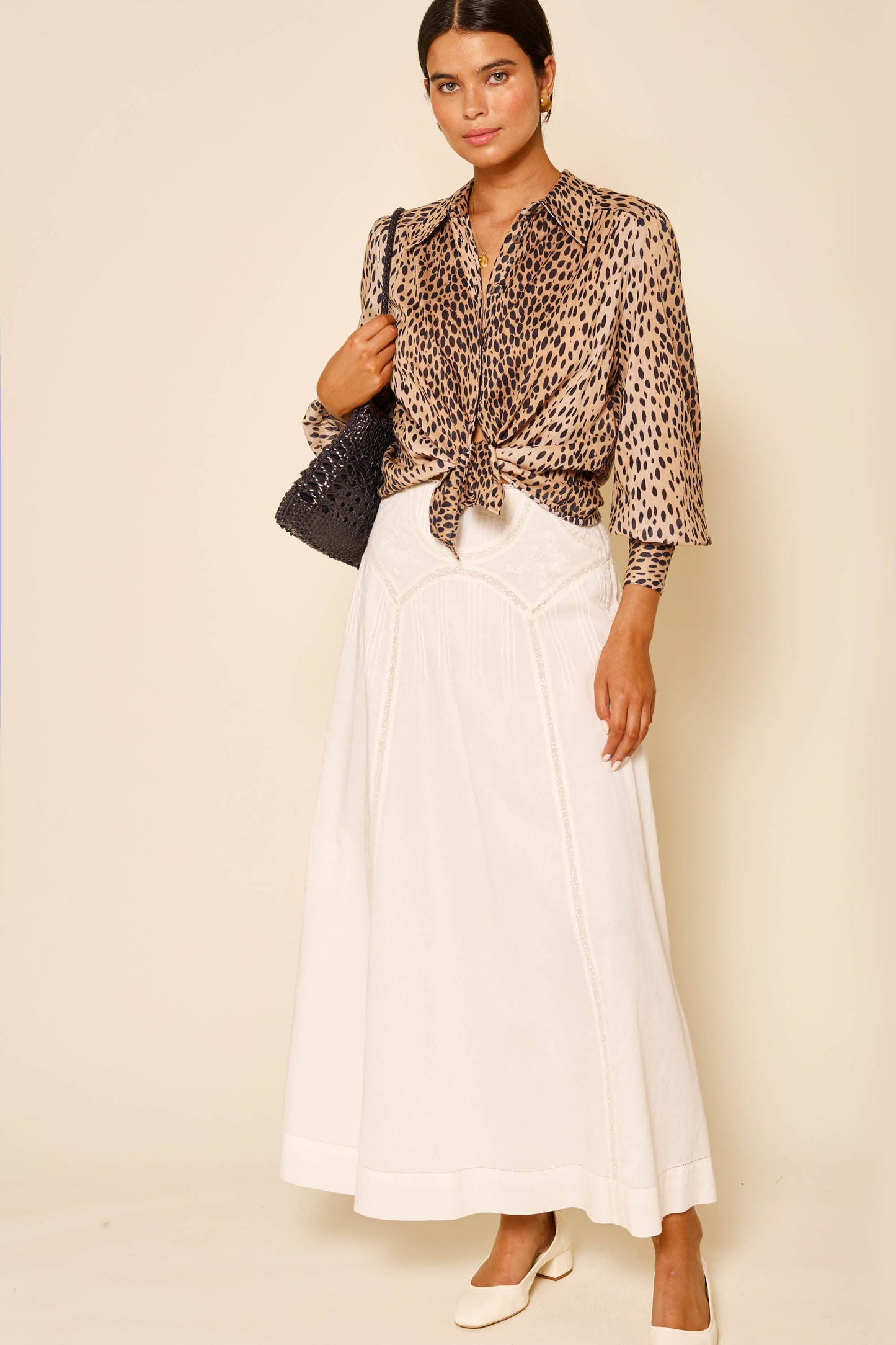 Vienne  -  Pansy Embroidery Ivory