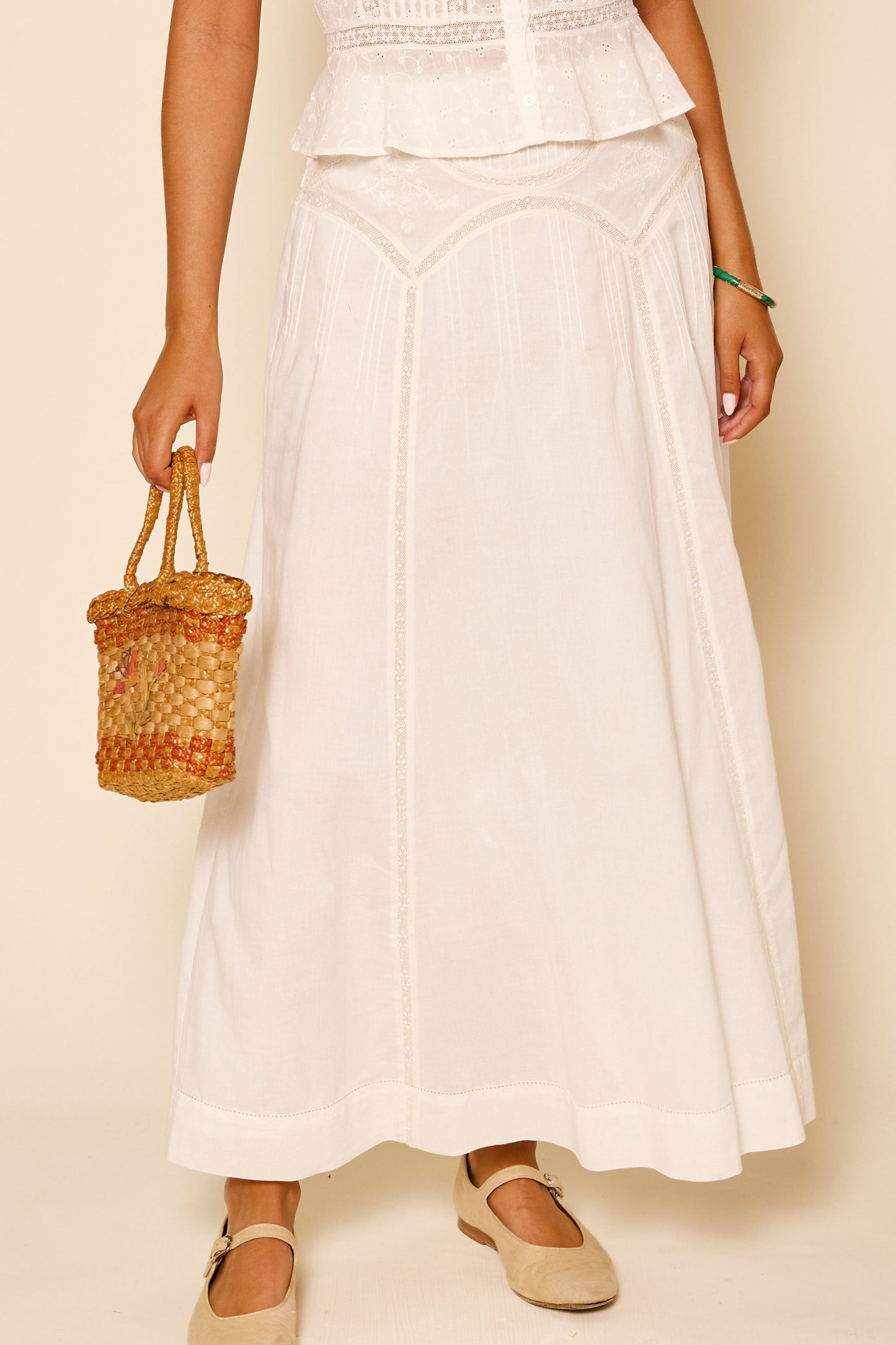 Vienne  -  Pansy Embroidery Ivory