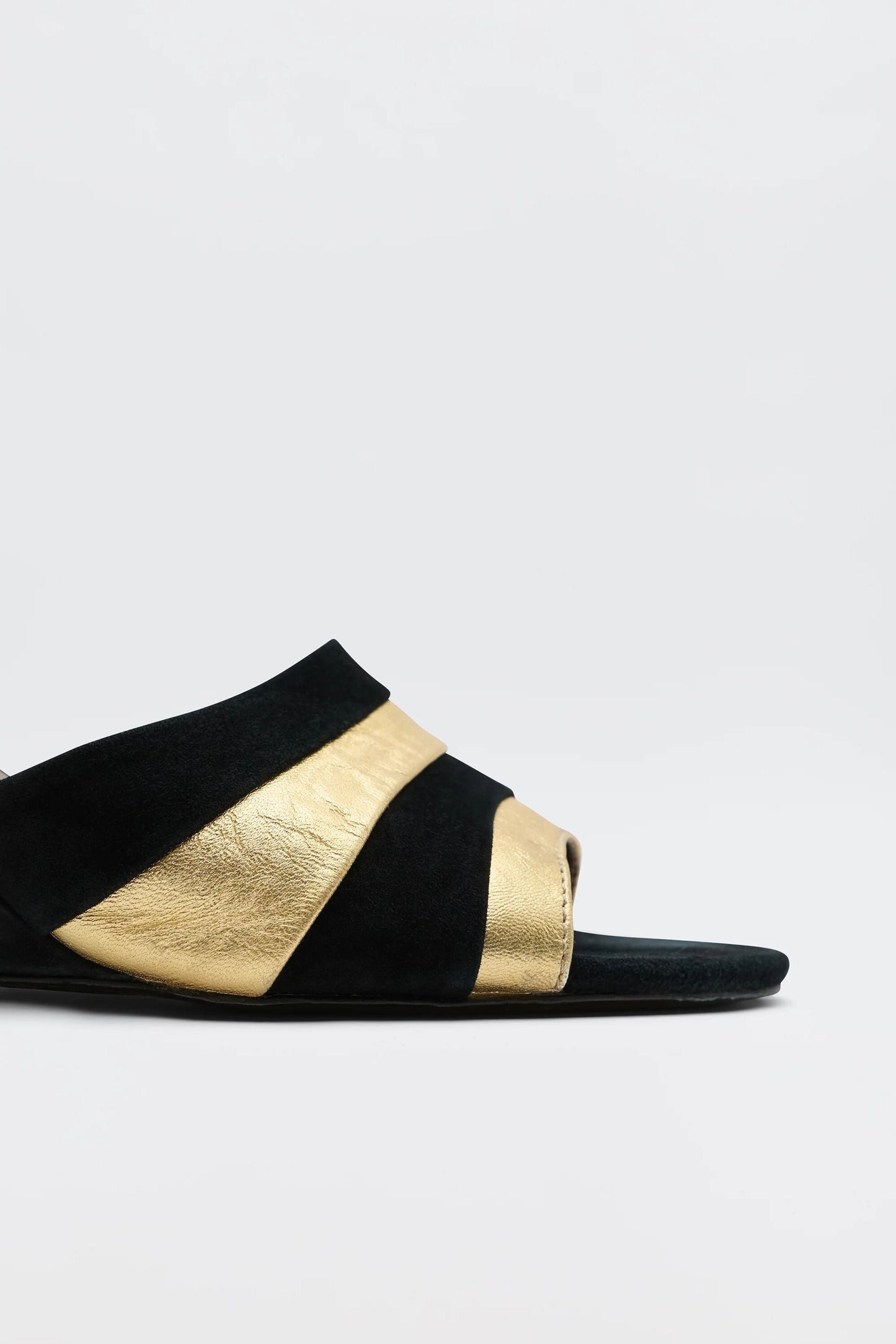 Alira - Gold